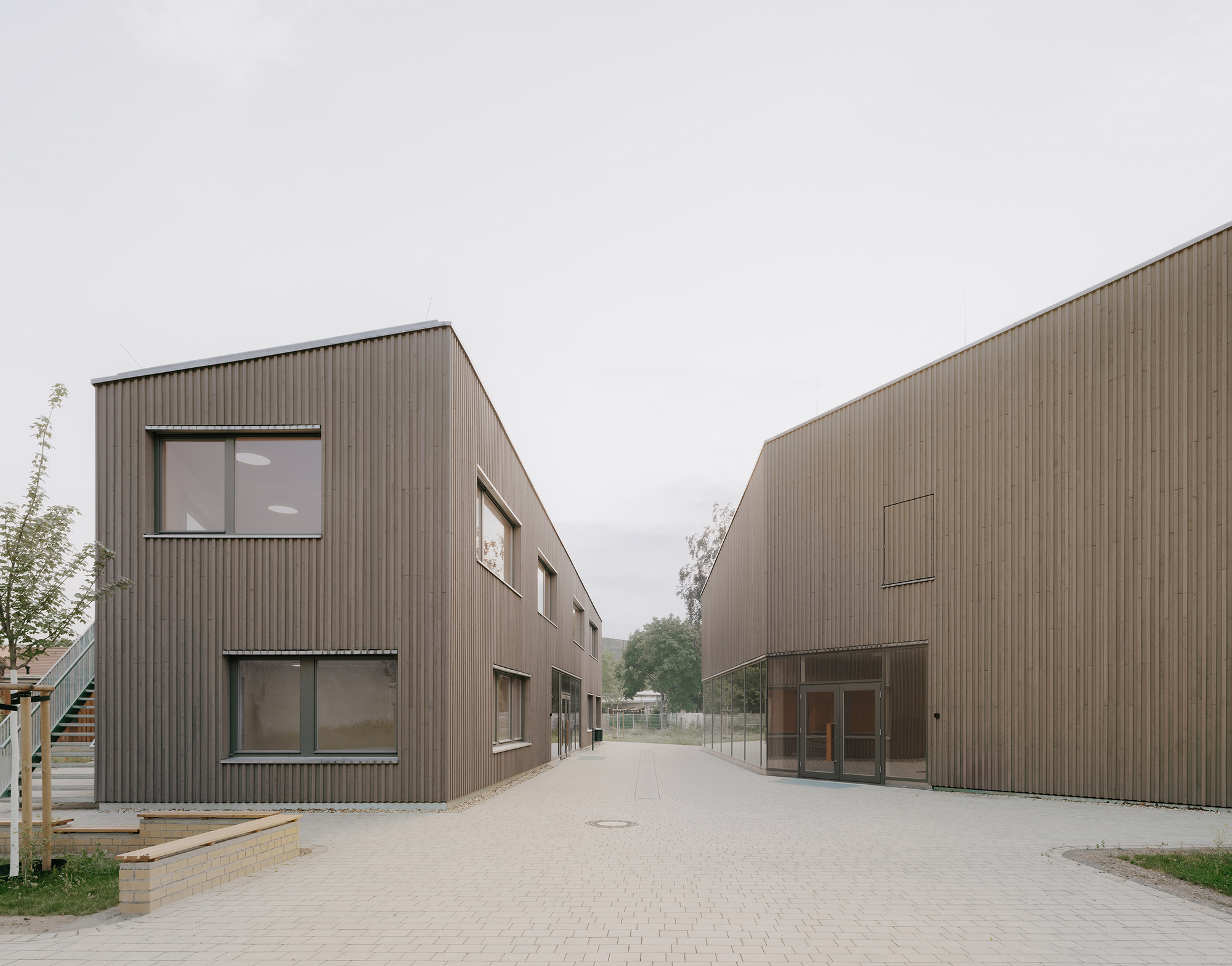 سالن چند منظوره و ساختمان کلاس درس کارل شوبرت / Kersten Kopp Architekten